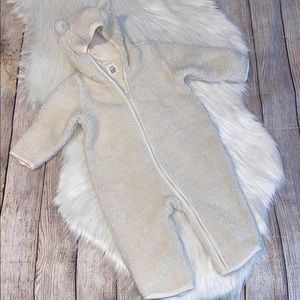Gap snowsuit size 6/12 mo.
